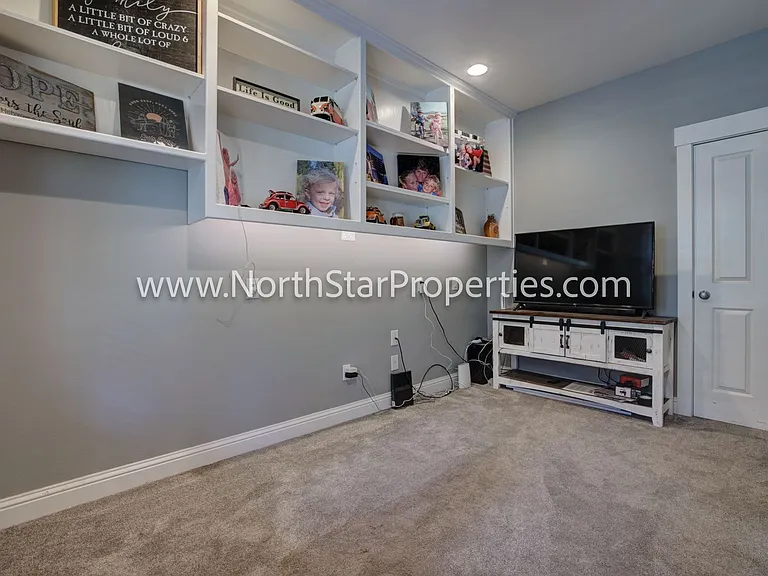 1630 NW Albany Ave — Photo 4