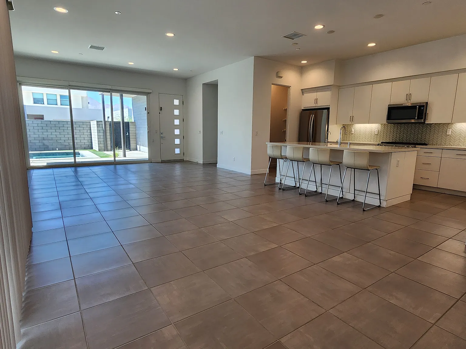 3 bed, 2.5 bath, 2103 sqft, $4,970 — Photo 4