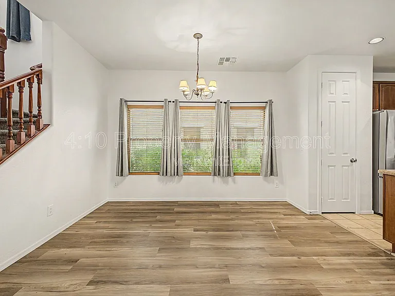 6355 W Sophie Ln — Photo 8