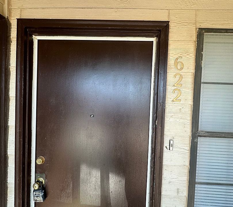 1st image of 616-716 W Calle Sur St #622