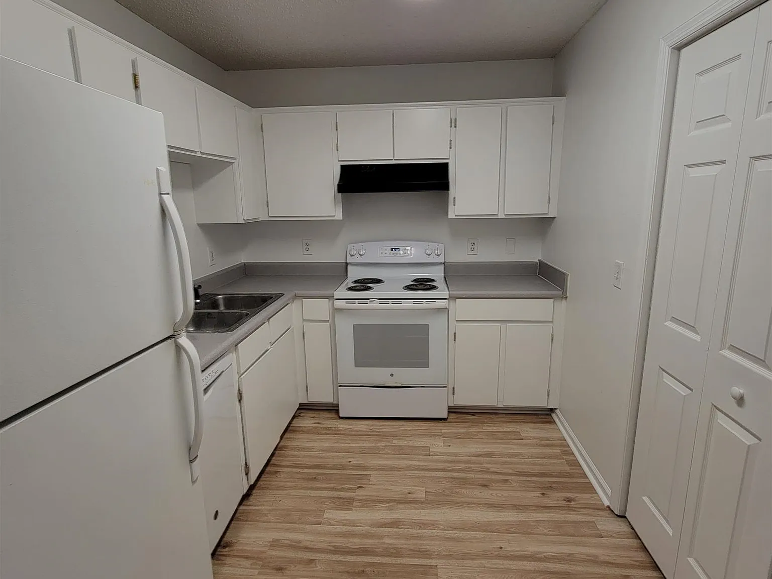3 bed, 2.0 bath, 1056 sqft, $1,275 — Photo 4