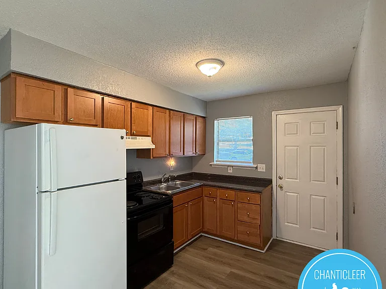 1502 Chapel Hill Rd #B — Photo 7