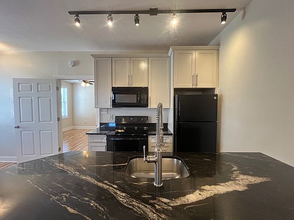 3rd image of 4924 Centre Ave #10524019
