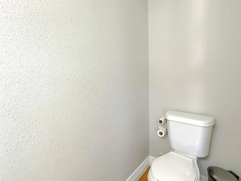 9923 Farrell Dr — Photo 6