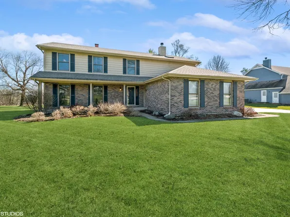 3708 Tamarisk Ct, Crystal Lake, IL 60012