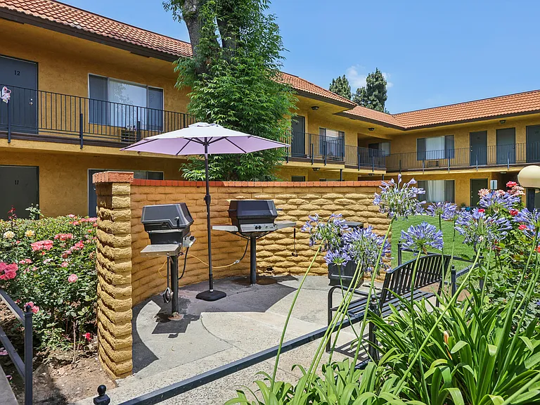 Casa Moreno Apartments — Photo 11