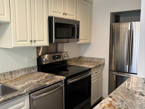110 NW 39th St #3, Seattle, WA 98107