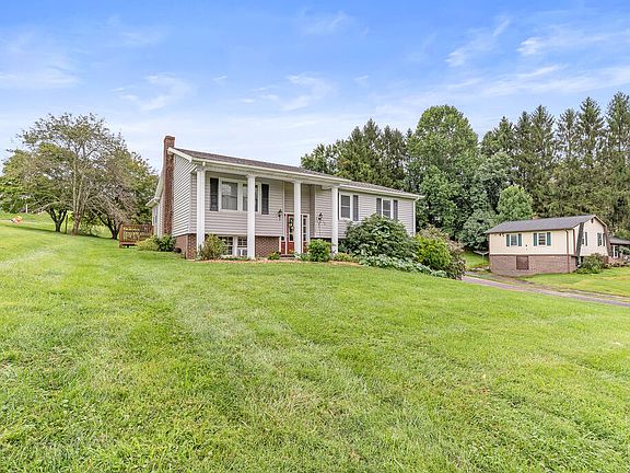 3rd image of 116 Sherry Ln
