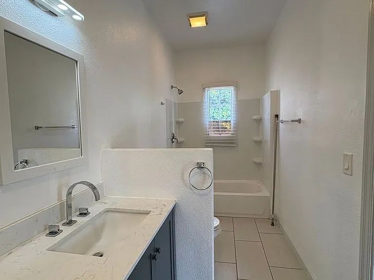 1000 Redondo Ave — Photo 7
