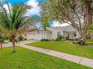 216 SE 9th St, Dania, FL 33004