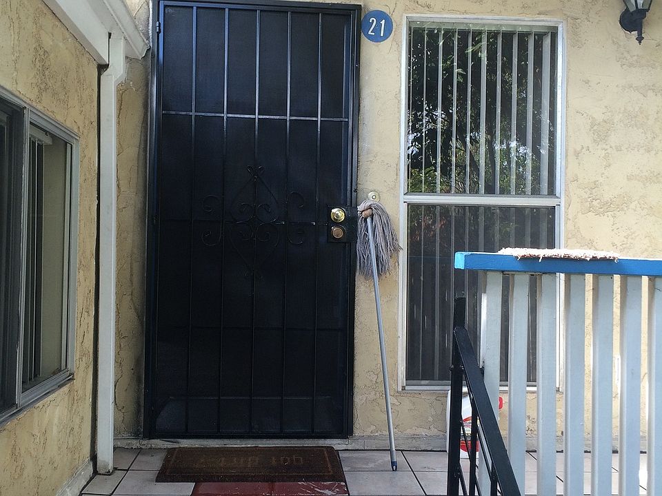 1st image of 930 B Ave APT 21