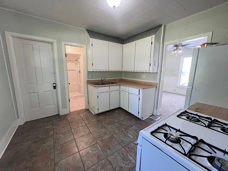 2037 Paris Ave NE — Photo 11