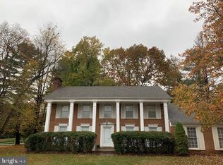 8701 Lochaven Dr, Gaithersburg, MD 20882