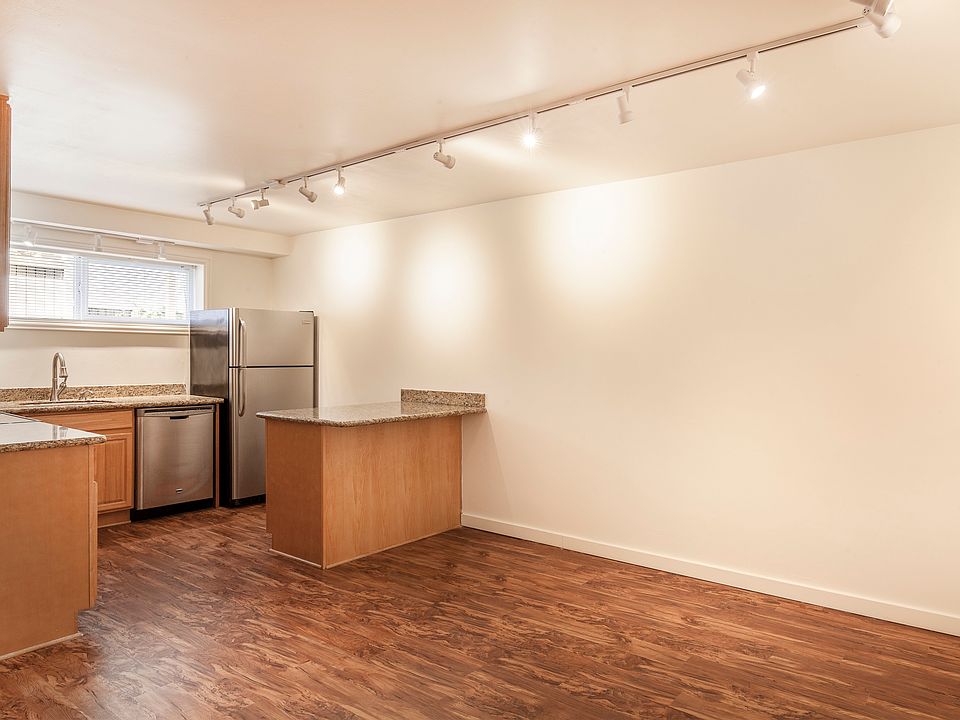 Living space & kitchen