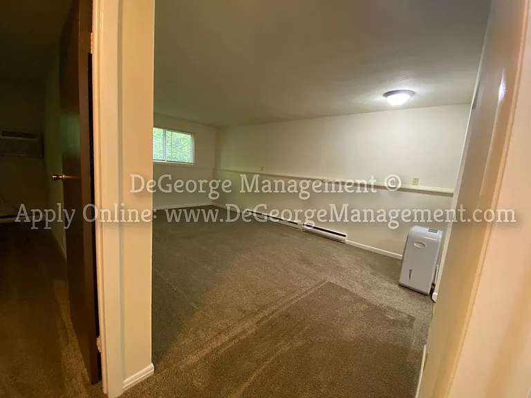 Woodside Court Apartments — Photo 18