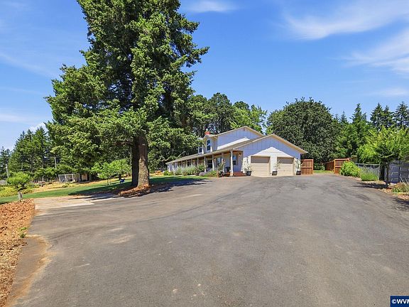 3rd image of 3441 Oak Grove Dr NW