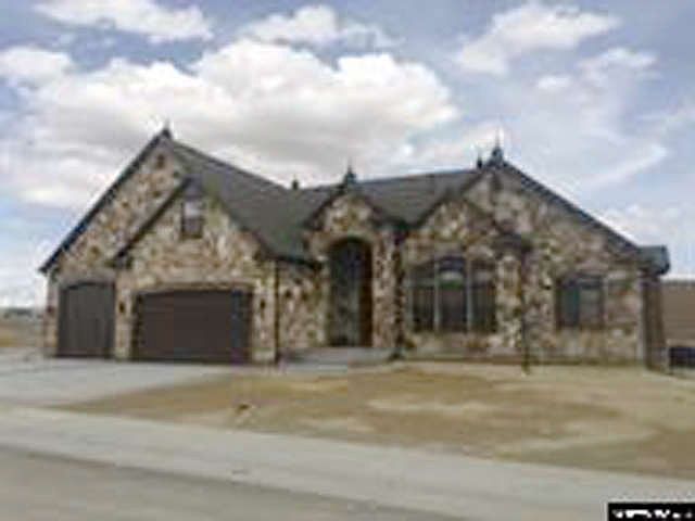 1st image of 213 Hemlock Dr