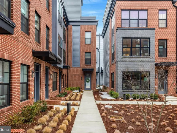 11236 Faraday Park Dr, Reston, VA 20190