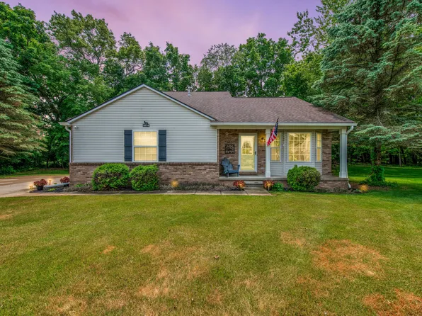 160 Garden Ct, Whitmore Lake, MI 48189