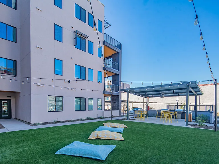 Nollie Courtyard