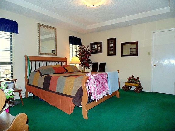 5th image of 305 Sunlake Ct