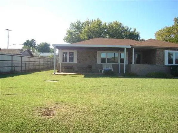 408 Sharon St, Tecumseh, OK 74873