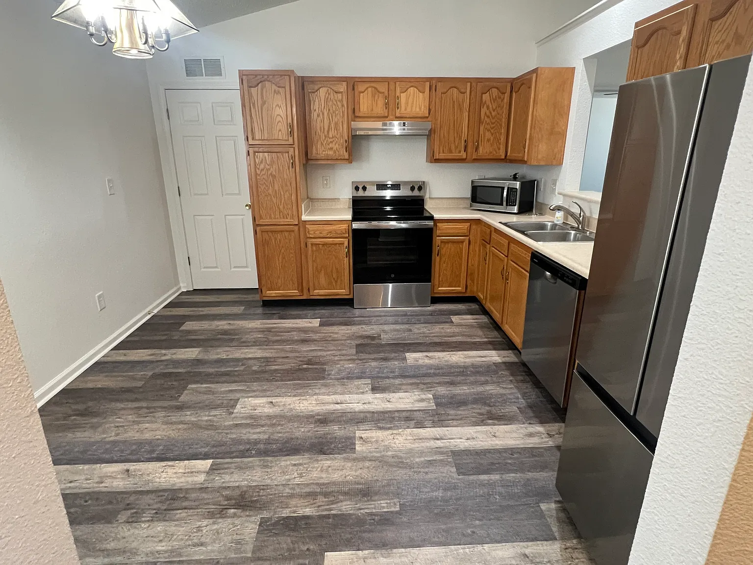3 bed, 1394 sqft, $1,800 — Photo 4