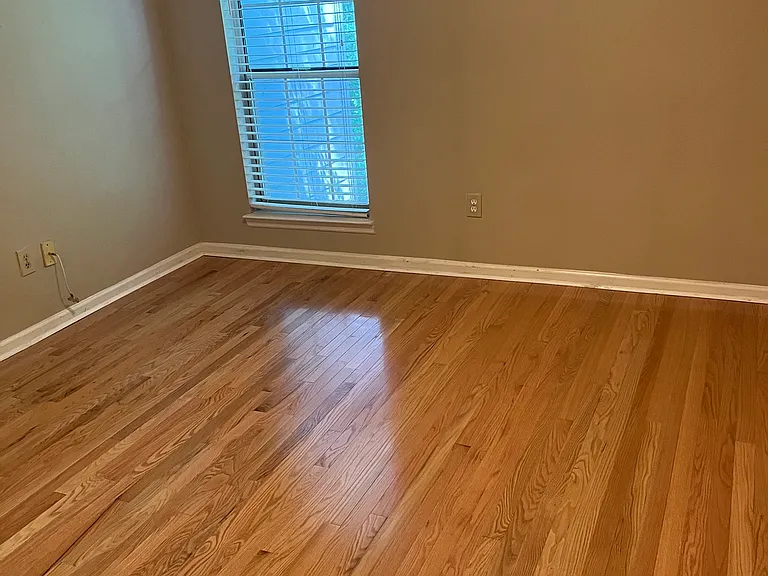 536 Granville Ct — Photo 15