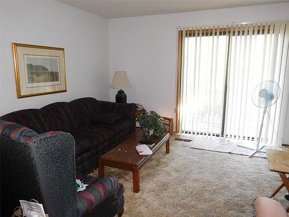 5th image of 9 Davis Cir