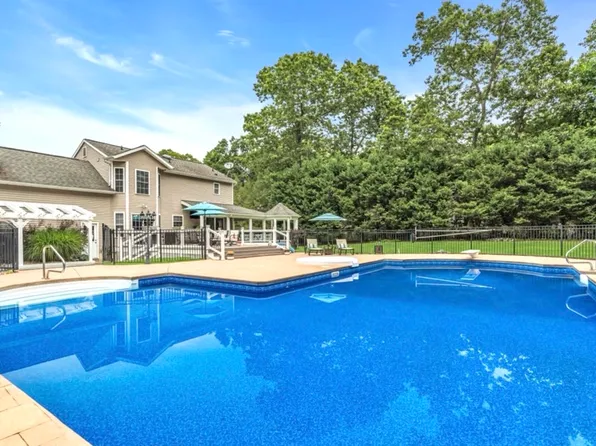 17 Peach Tree St, Jackson, NJ 08527