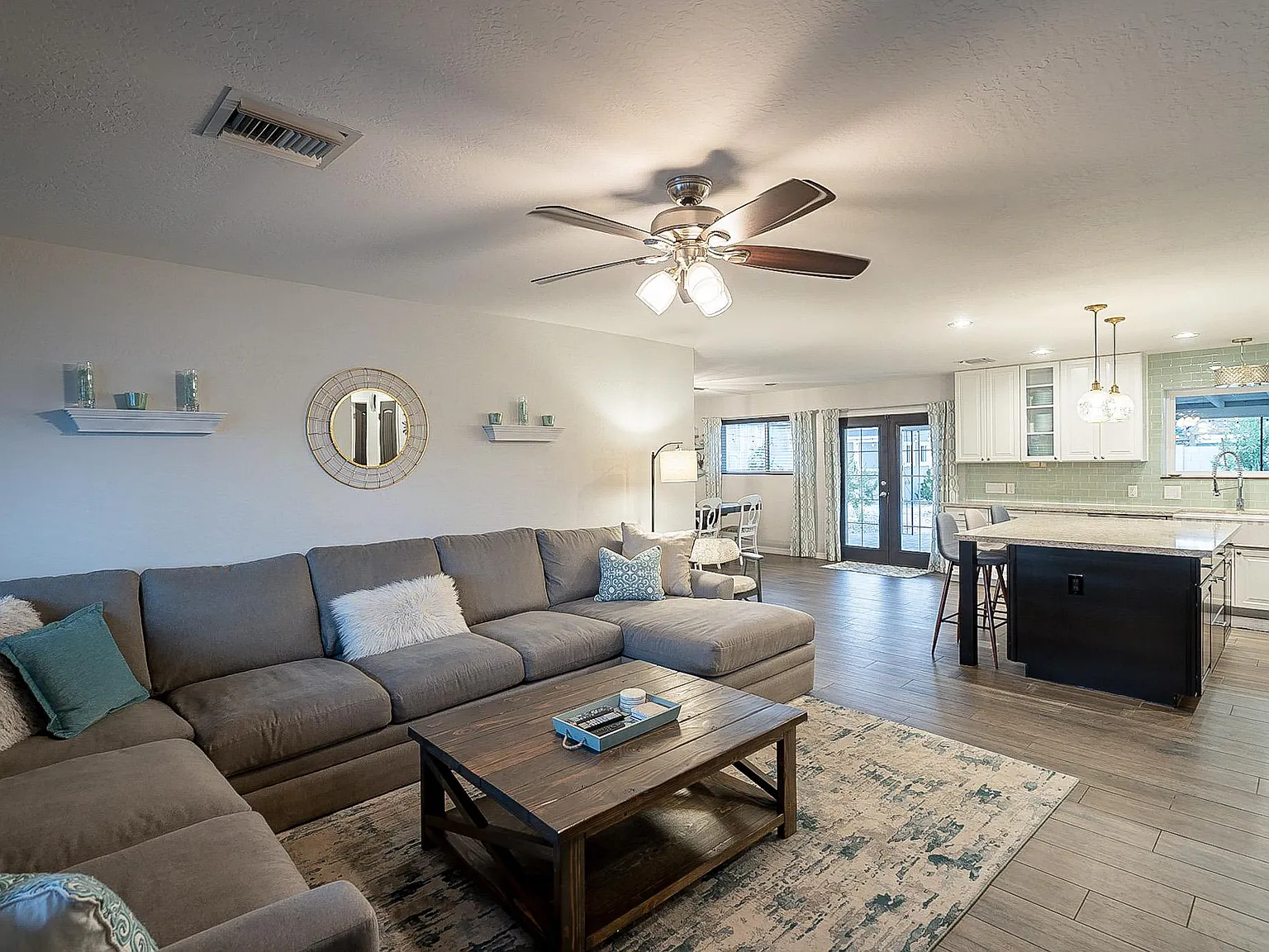 6808 E Oak St — Photo 3