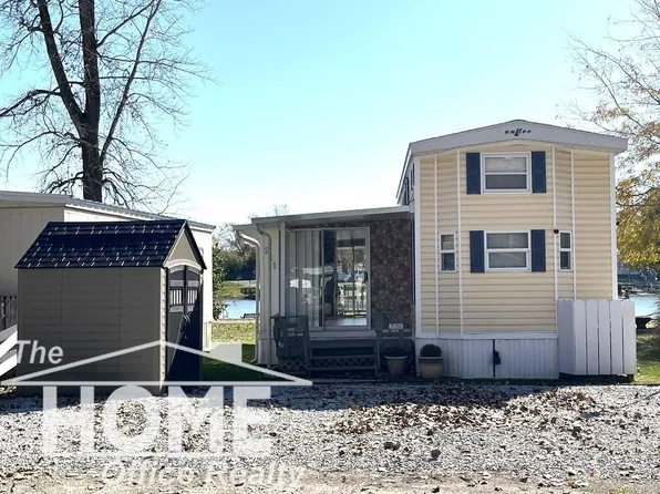 10001 E Goodall Rd #231, Durand, MI 48429