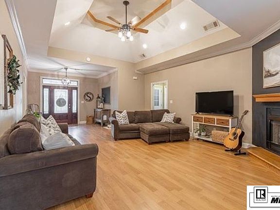 3rd image of 136 Wesley Dr