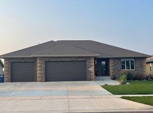 1500 W Creekside Cir, Brandon, SD 57005