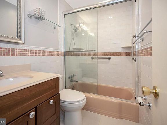 3rd image of 6507 Byron Ave