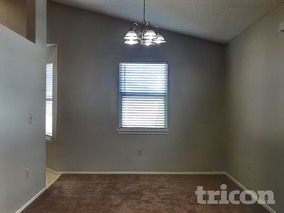 4th image of 635 Charles Pinckney St
