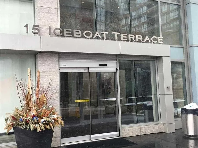 15 Iceboat Ter #1201 — Photo 2