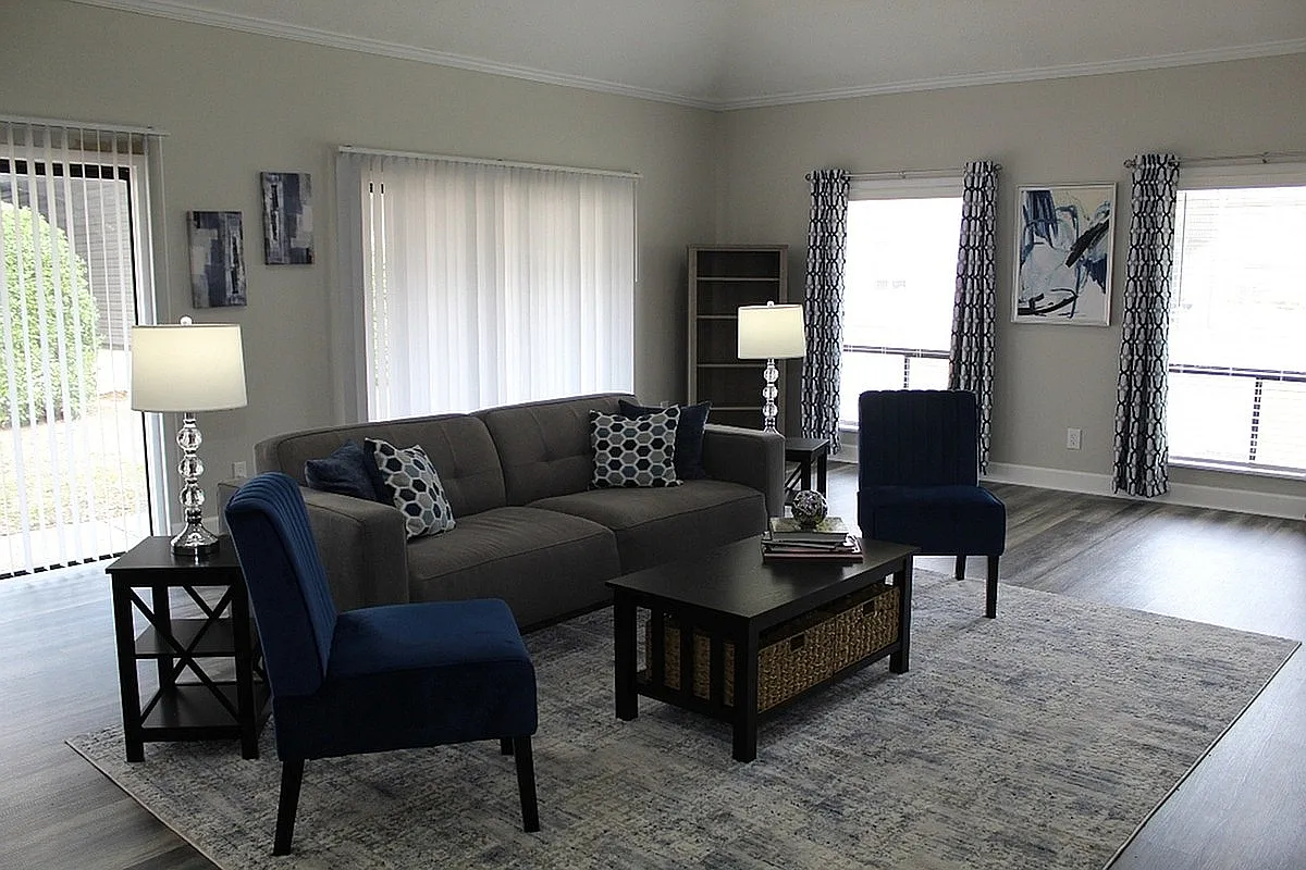 Woodland Villas Apartments — Photo 1