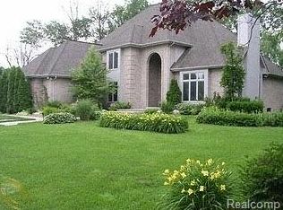 12943 Borgman Ave, Huntington Woods, MI 48070
