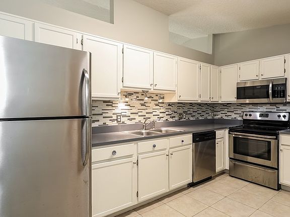5th image of 2845 Collins Ave