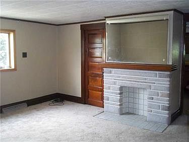 4th image of 142 N 1st St