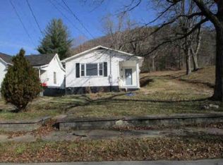 337 Broadway St, Irvine, KY 40336