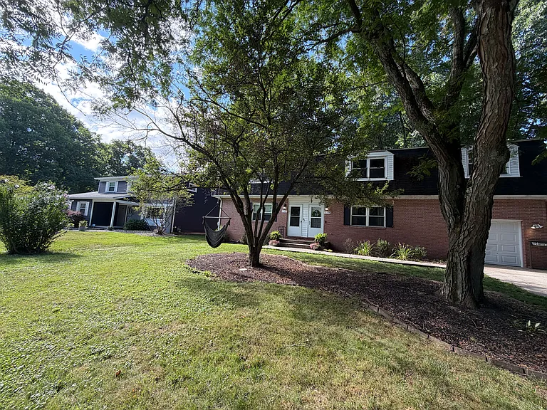 2148 White Oak Dr — Photo 2
