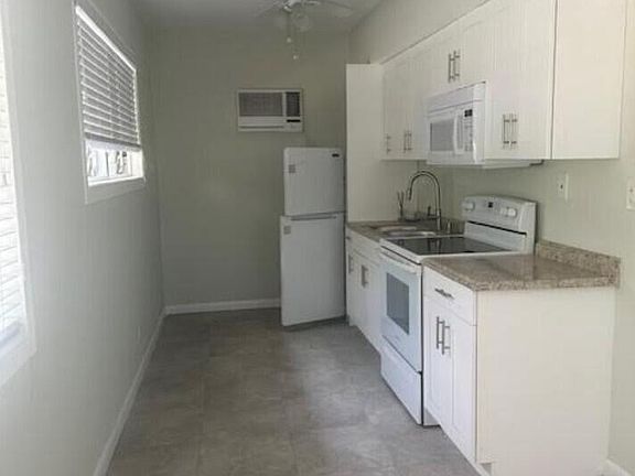 3rd image of 3081 Virginia St