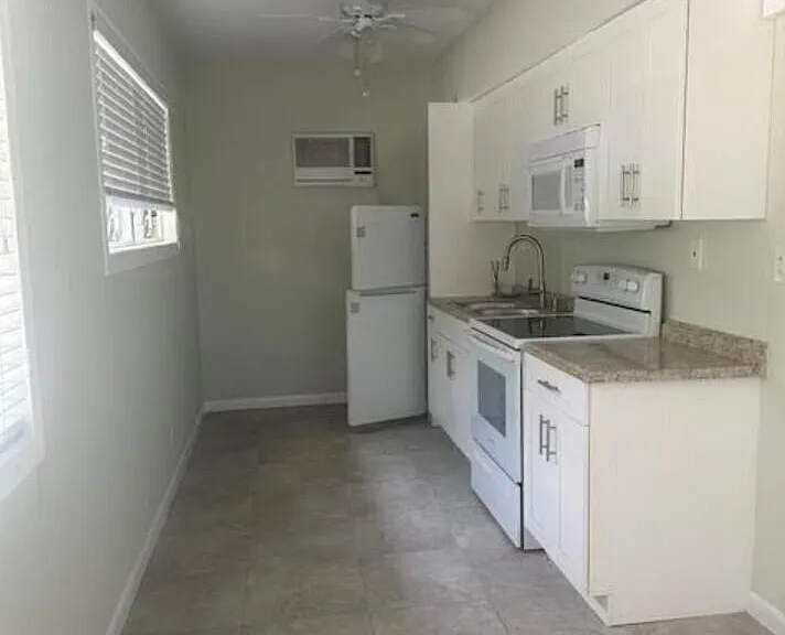 3081 Virginia St — Photo 2