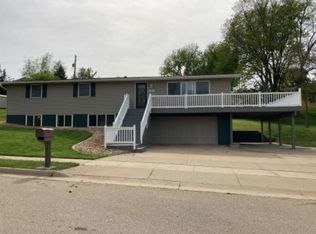 2367 Burr Oak Dr, Dubuque, IA 52002