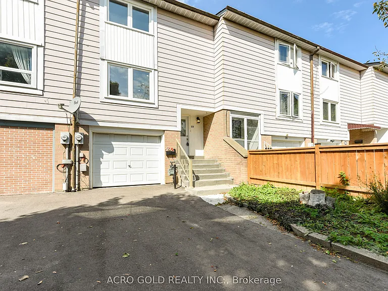 19 Hoskins Sq — Photo 47