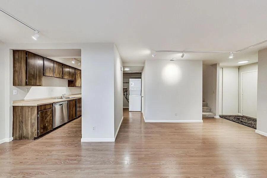3 Bed 2.5 Bath townhome with Warm Springs Schools! — Photo 4
