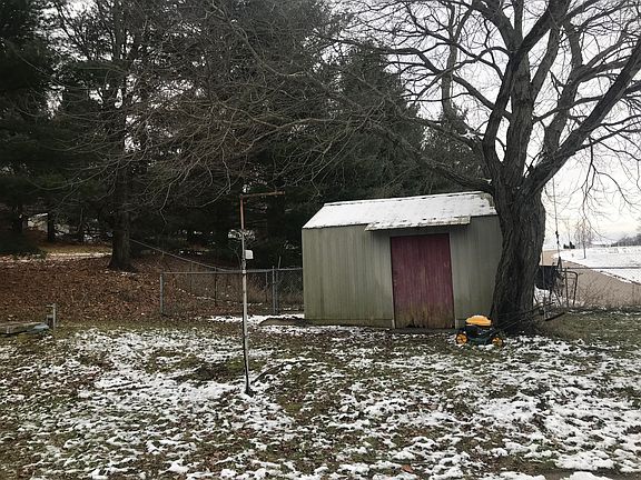 3rd image of 1279 Yeomans St