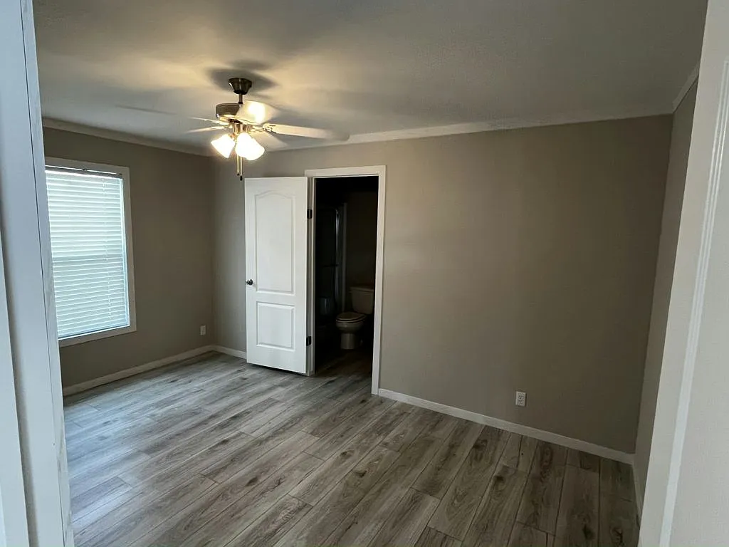3 bed, 2.0 bath, 1033 sqft, $1,431 — Photo 4